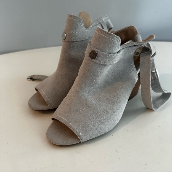 Joe's‎ Jeans Cream Peep-Toe Heels - Picture 5 of 6